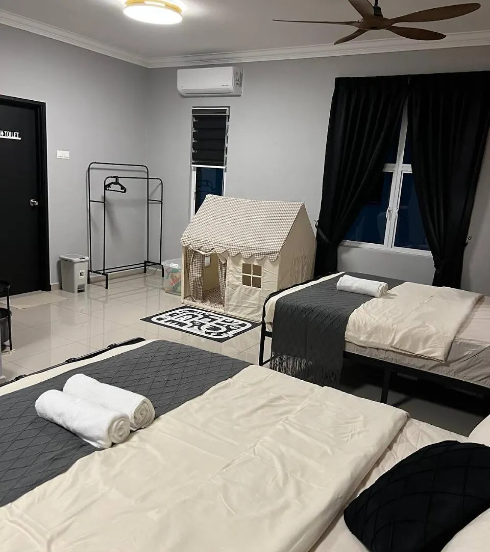 Elitis Nuri Industrial Chic Pool Homestay Melaka Kampong Tengah  Holiday home Kampong Tengah (Melaka)