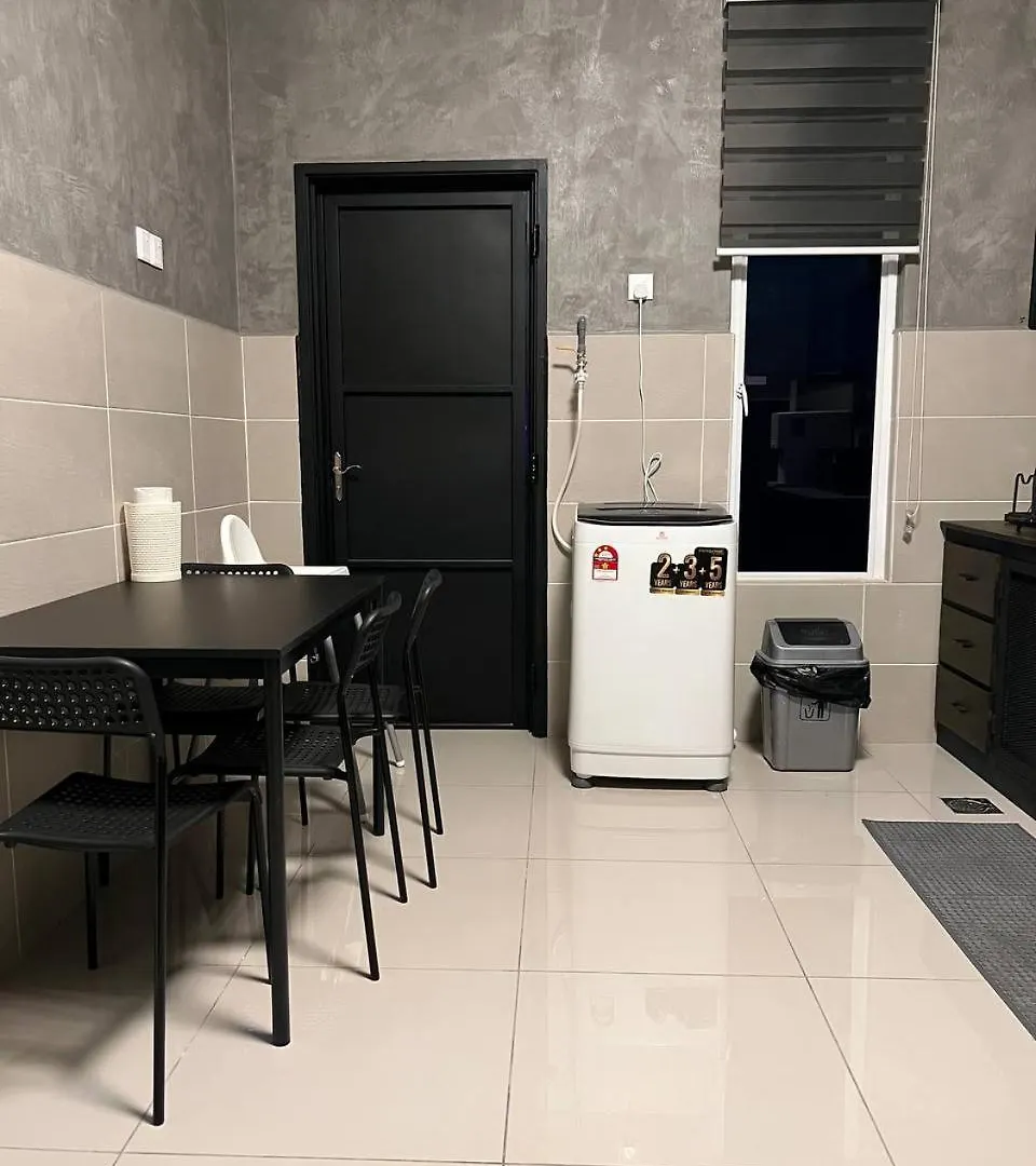 Holiday home Elitis Nuri Industrial Chic Pool Homestay Melaka Kampong Tengah